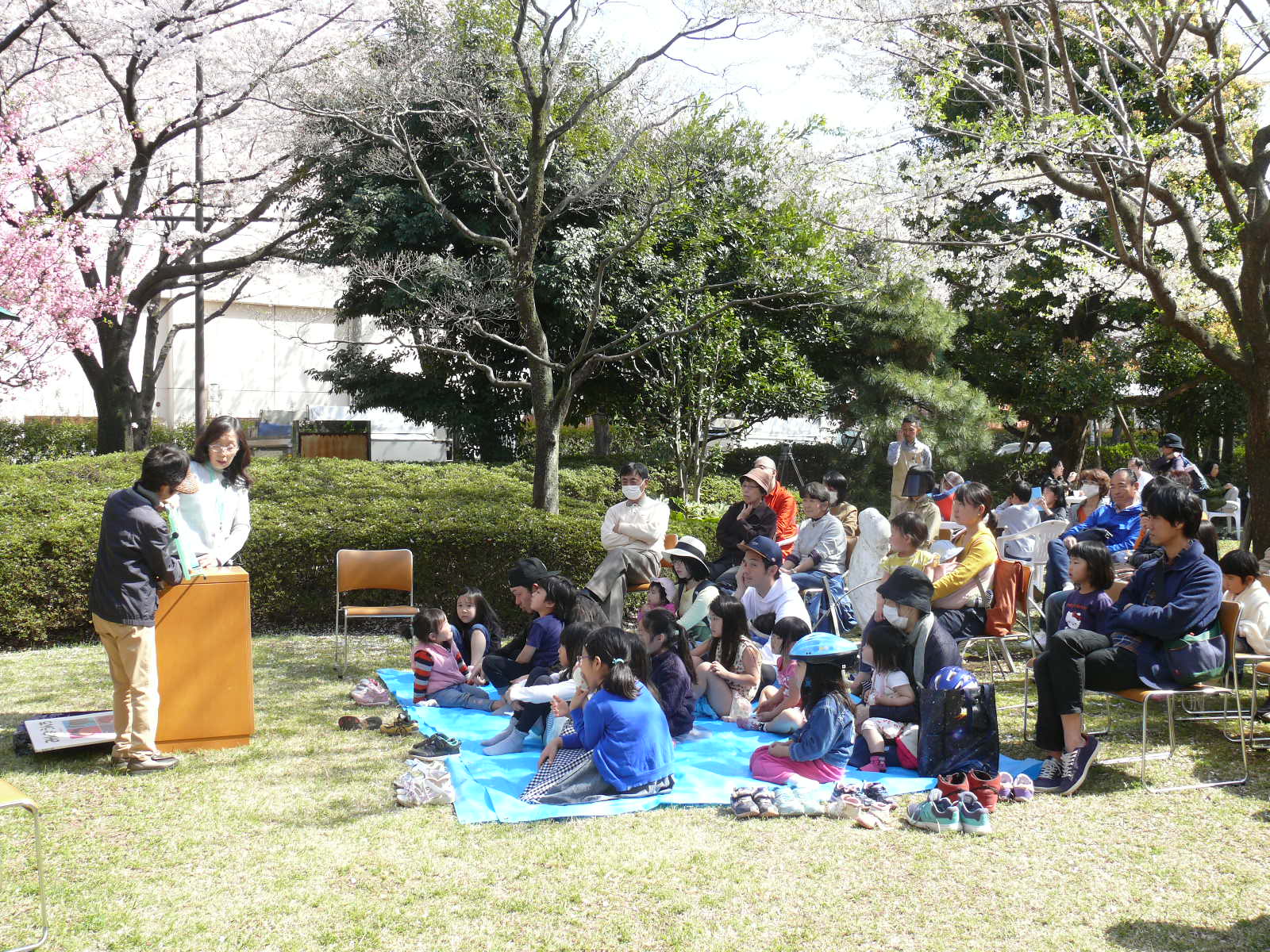 「おはなしどんどこ」のおはなし会の様子1