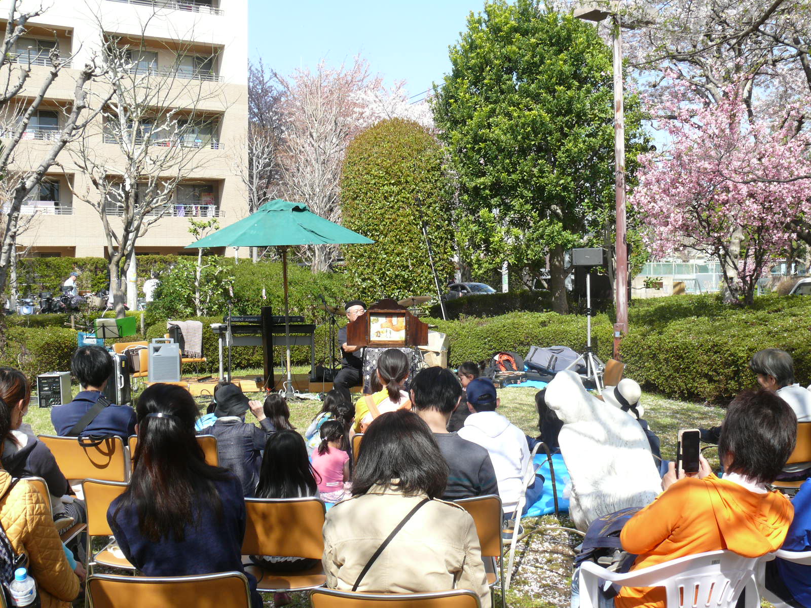 「おはなしどんどこ」のおはなし会の様子2